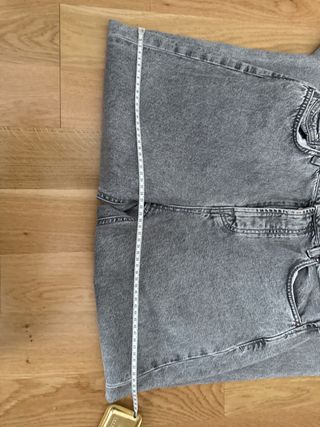Pantalón vaquero Stradivarius gris