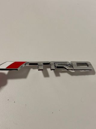 Insignia TRD cromada NUEVA