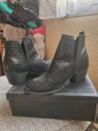 Botines negros mujer
