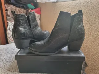 Botines negros mujer