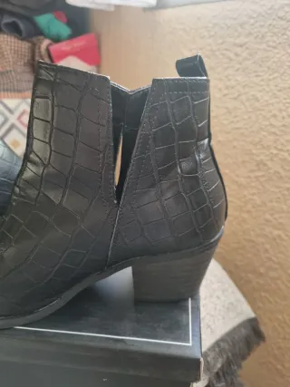 Botines negros mujer