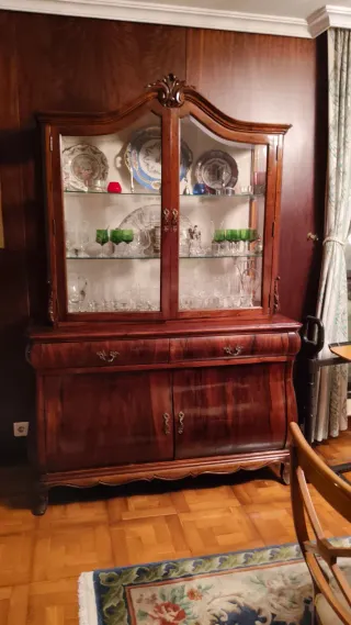 Alacena antigua marquetería cristal templado