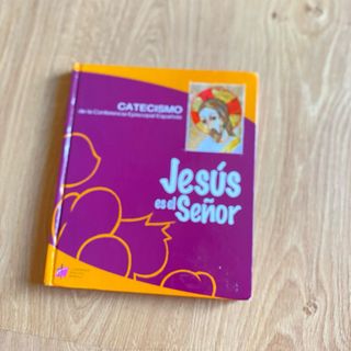Jesus es el Señor : catecismo de la Comunidad