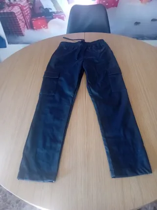 Pantalón imitación cuero negro Talla L