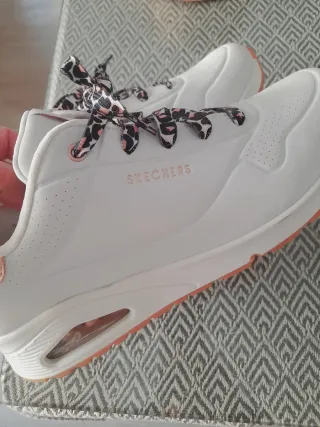 Zapatillas Skechers Blancas Talla 42 muy cómodas.