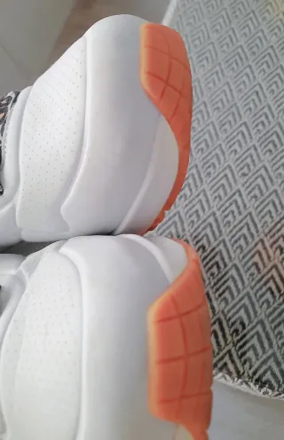 Zapatillas Skechers Blancas Talla 42 muy cómodas.