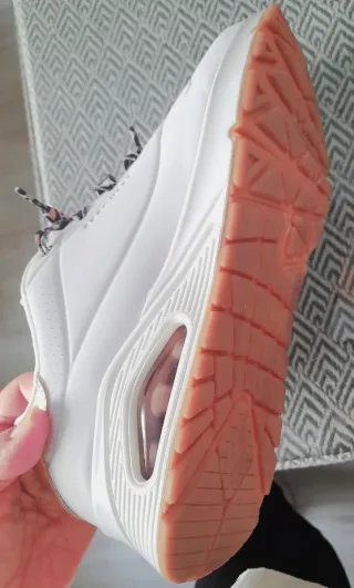 Zapatillas Skechers Blancas Talla 42 muy cómodas.