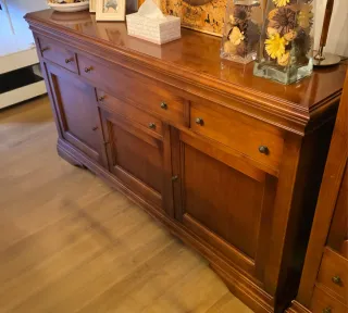 COMPLETO: mesa, sillas, aparador,vitrina y aux