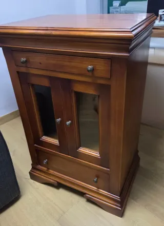 COMPLETO: mesa, sillas, aparador,vitrina y aux