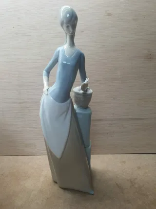Figura Lladro Porcelana Mujer Cesta