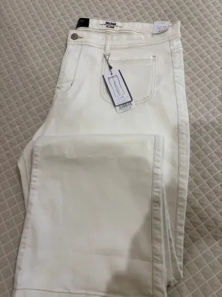 Pantalón vaquero flare blanco roto Violeta