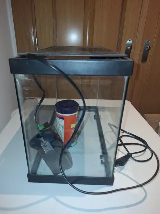 Pecera con depuradora - Negro/Transparente