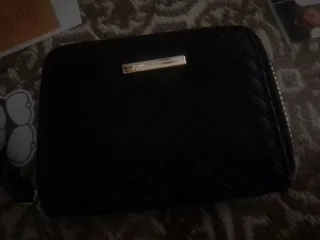 Monedero negro con cremallera