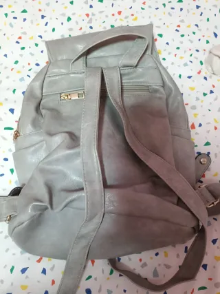 Mochila gris
