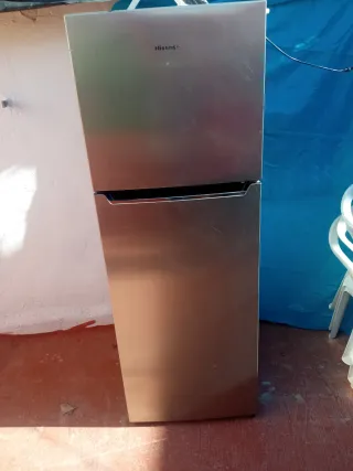 Nevera Hisense plateada