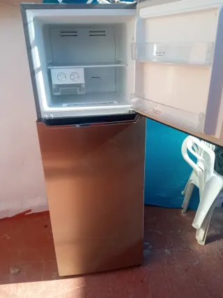 Nevera Hisense plateada