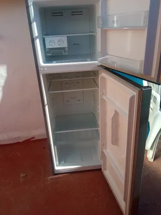 Nevera Hisense plateada