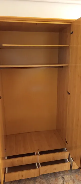 Armario 3 puertas madera con percheros y cajones