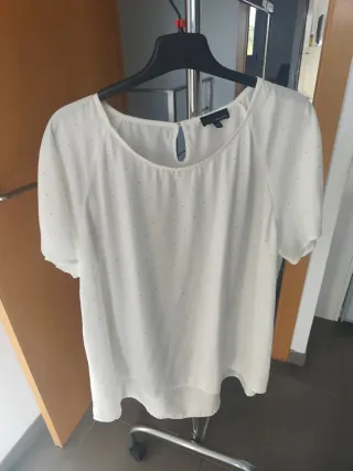 Blusa blanca con puntos