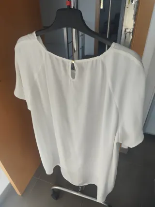 Blusa blanca con puntos