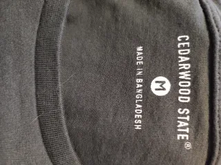 Camiseta manga corta gris con bandera