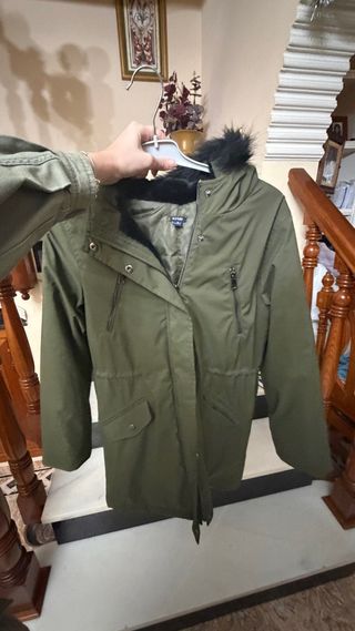 Chaquetón verde KIABI con capucha