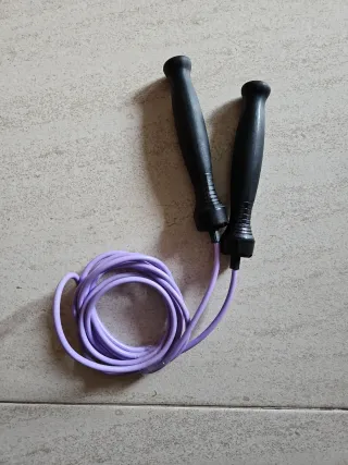 Comba para saltar morada