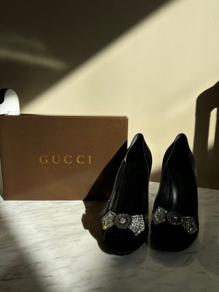 Zapatos Peep Toe Gucci negros con cristales