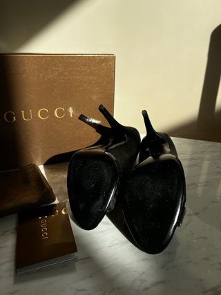 Zapatos Peep Toe Gucci negros con cristales