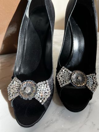 Zapatos Peep Toe Gucci negros con cristales