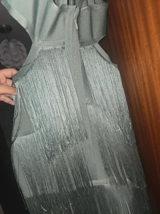 Vestido verde con flecos