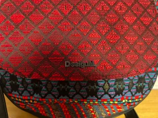Bolso de hombro Desigual rojo y multicolor