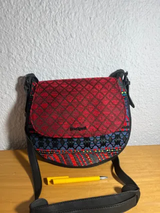 Bolso de hombro Desigual rojo y multicolor