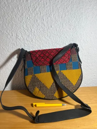 Bolso de hombro Desigual rojo y multicolor
