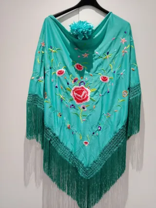 Mantoncillo bordado multicolor