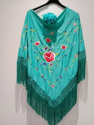 Mantoncillo bordado multicolor