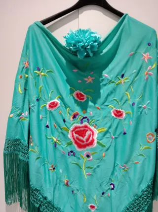 Mantoncillo bordado multicolor