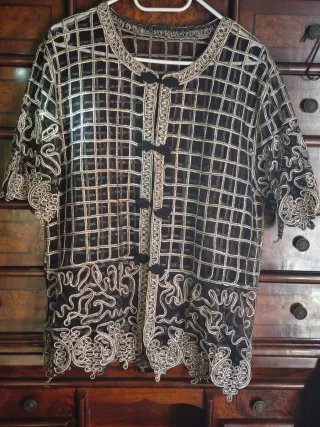 Preciosa chaqueta con diseño elegante y detalles