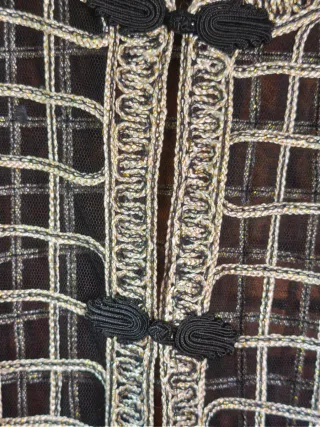 Preciosa chaqueta con diseño elegante y detalles