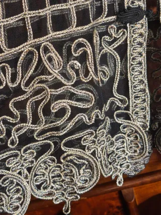 Preciosa chaqueta con diseño elegante y detalles