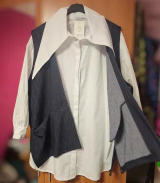 Conjunto Camisa Blanca y Chaleco Gris