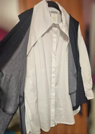 Conjunto Camisa Blanca y Chaleco Gris