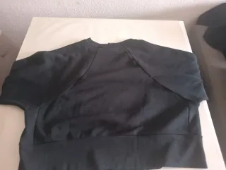 Sudadera Nike Negra con Logo en Relieve