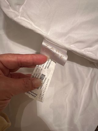 Edredón blanco con funda lila