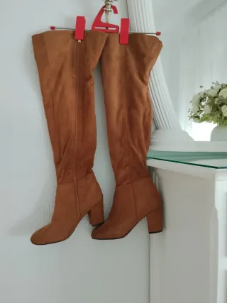 Botas altas ante marrón talla 38.5