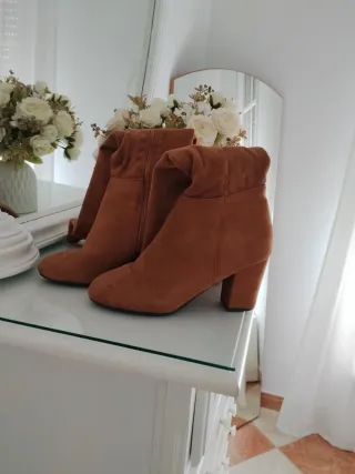 Botas altas ante marrón talla 38.5
