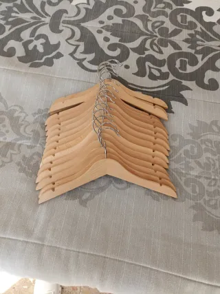 16 perchas madera infantiles