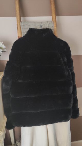 Chaquetón efecto pelo negro talla L-XL