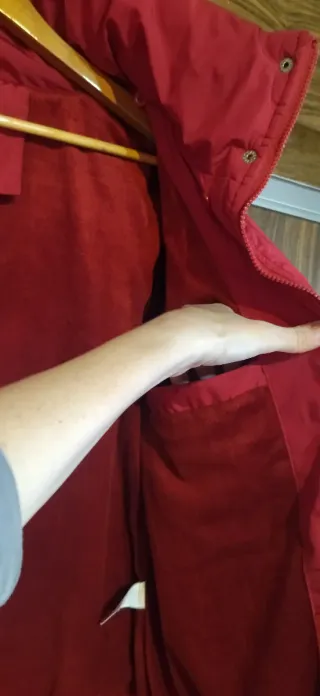 Cazadora acolchada mujer roja