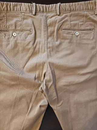Pantalón chino hombre color mostaza
